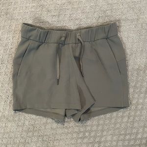 lululemon - on the fly shorts